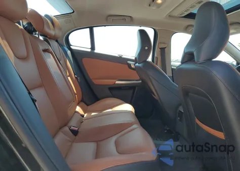 2017 Volvo S60 Premier z USA, uszkodzony, nr VIN LYV402TK7HB195474